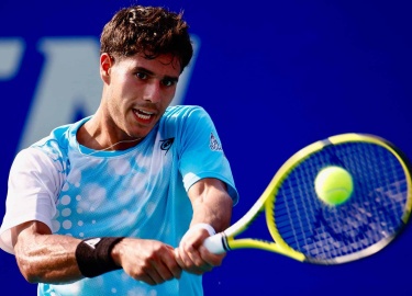 Адольфо Даниэль Валльехо, демонстрирующий высокий уровень игры на профильном покрытии. Парагваец выиграл два турнира ...